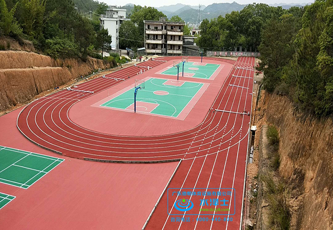 學校塑膠籃球場