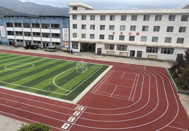 四川涼山一學(xué)校透氣型塑膠跑道順利完工！